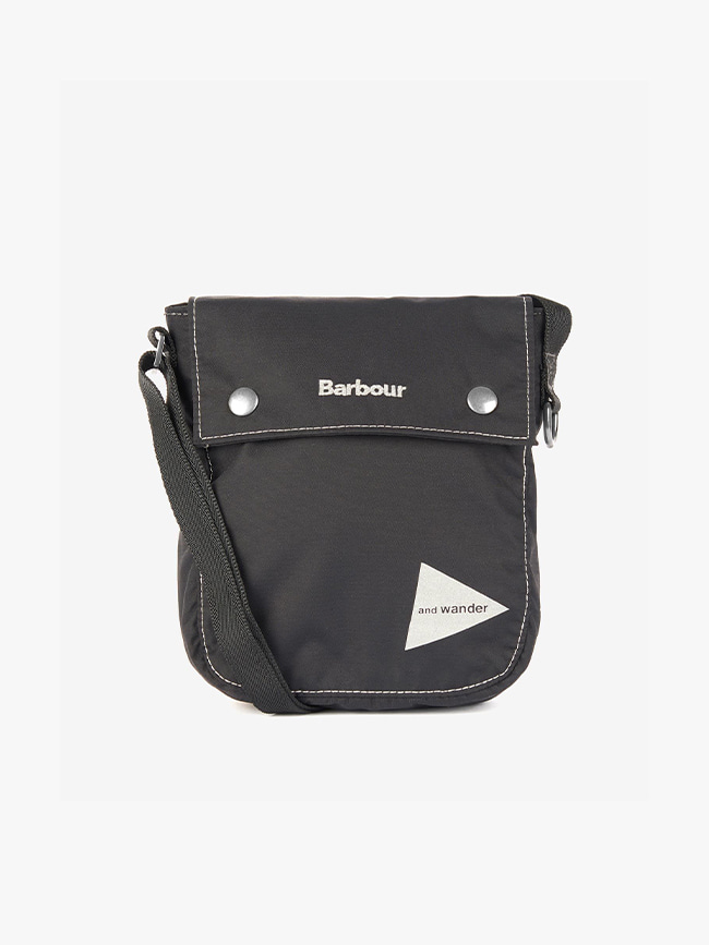 [OFFLINE ONLY] 바버_ Barbour And Wander Shoulder Pouch [Black]